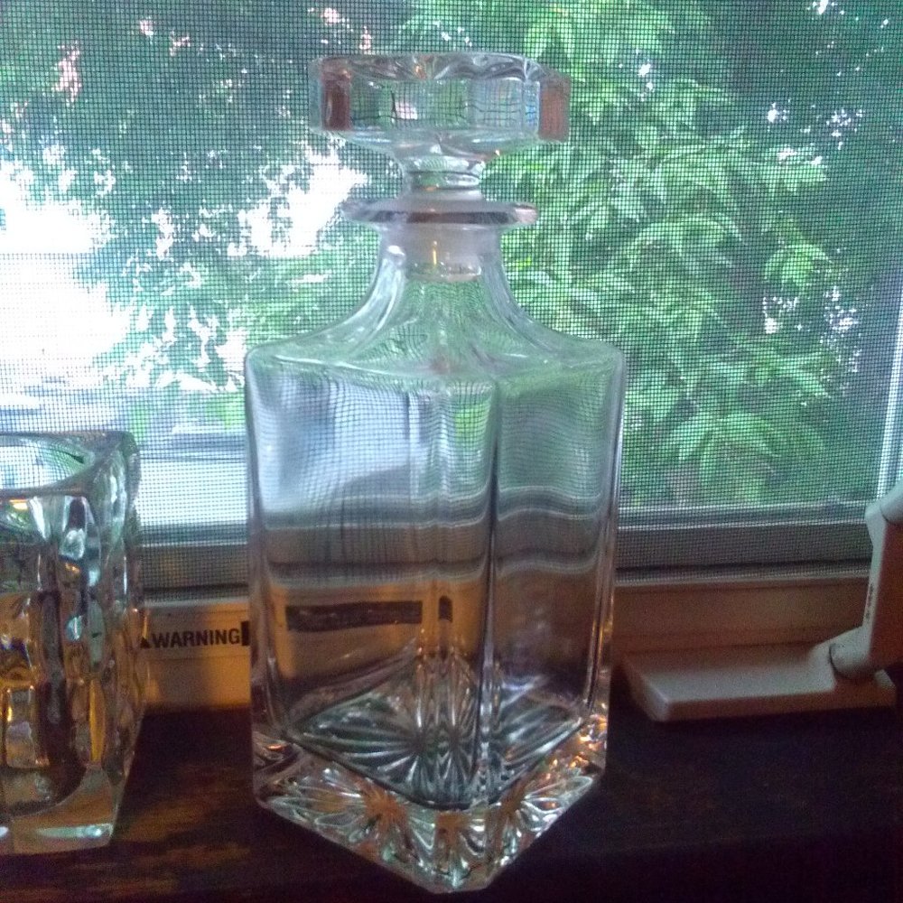 VINTAGE LEAD CRYSTAL DECANTER/NEW PICS